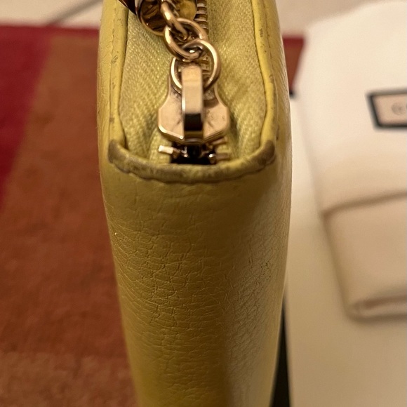 💯Gucci Neon Yellow Pebbled Leather Zippy Wallet w/Bamboo Pull/Dust Bag/Gift Box - Picture 7 of 17